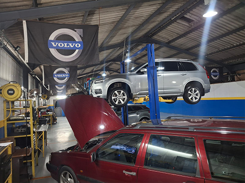 Volvo servicing and maintenance work Volvo servicing and maintenance work image